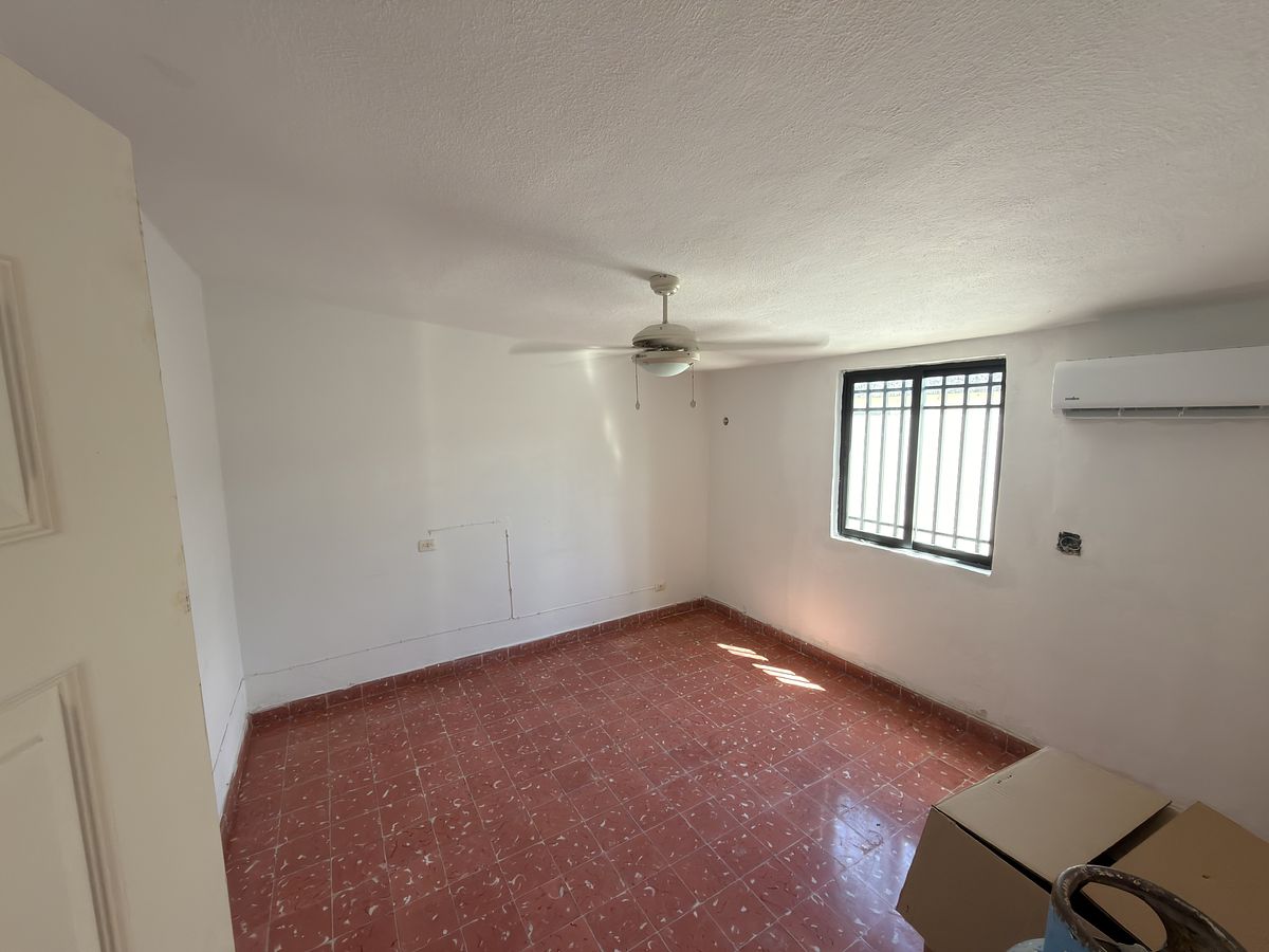 5 de 12: Cuarto 1 con AC