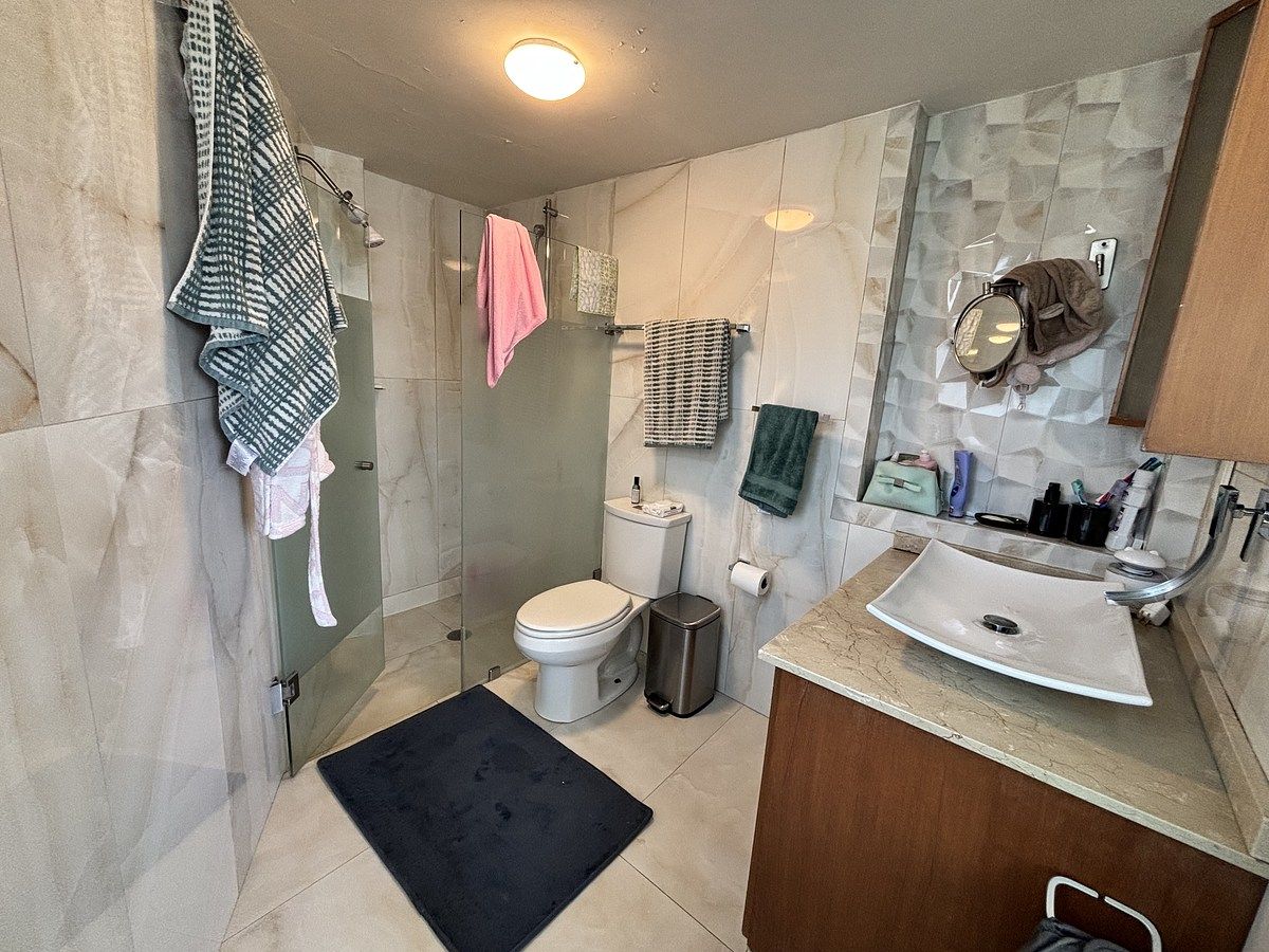 14 de 34: Baño completo recámara principal