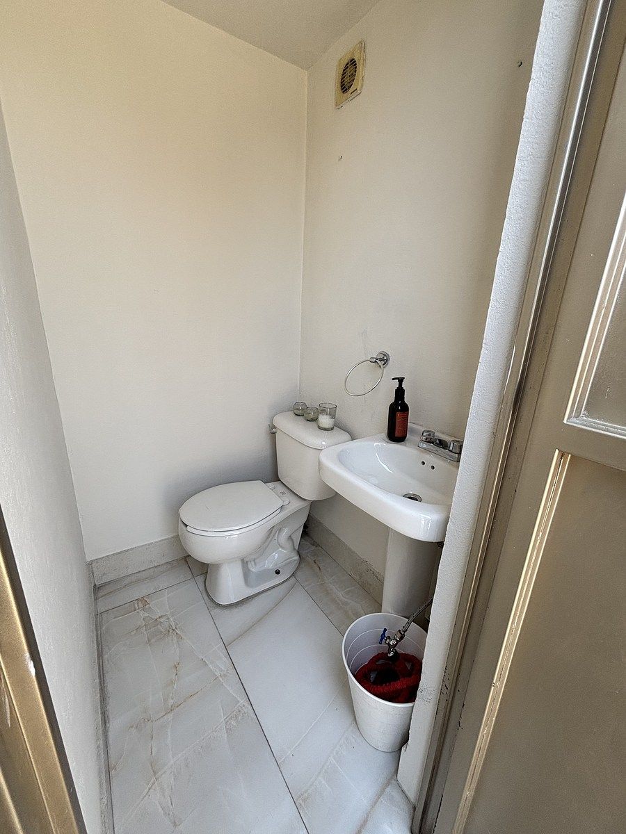 29 de 34: Medio baño visitas roof garden