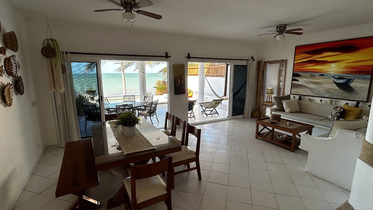 3 of 13: Sala comedor