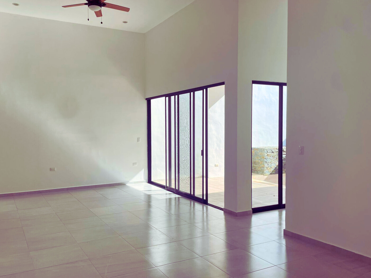 4 de 23: Salón con acceso a terraza