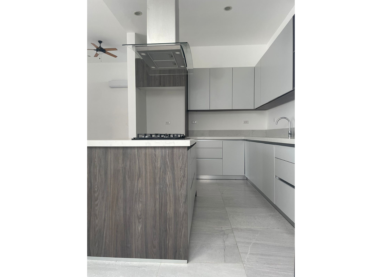 9 de 23: Cocina con acceso a Patio de Servicio