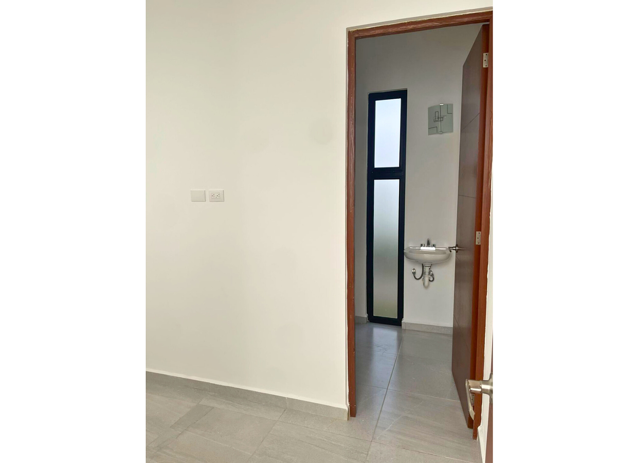 20 de 23: Cuarto de Servicio con Baño completo