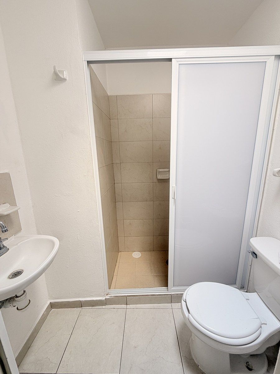 18 de 25: Baño completo rec principal