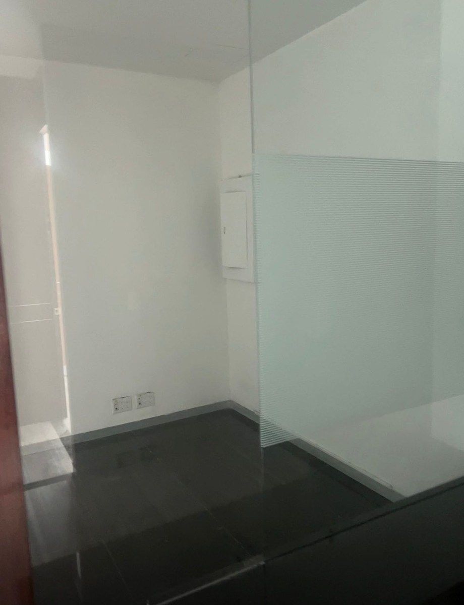 7 of 9: Oficina secundaria