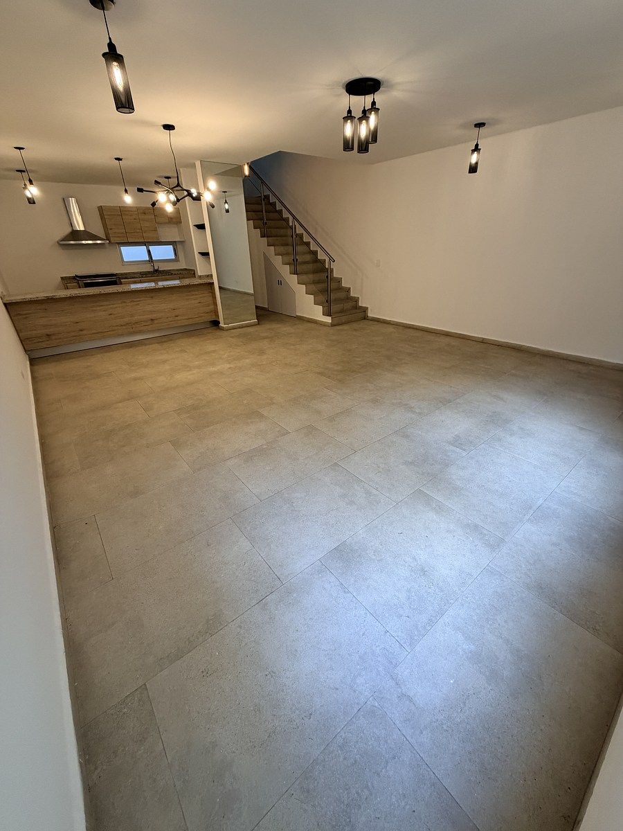 2 of 16: Sala Comedor