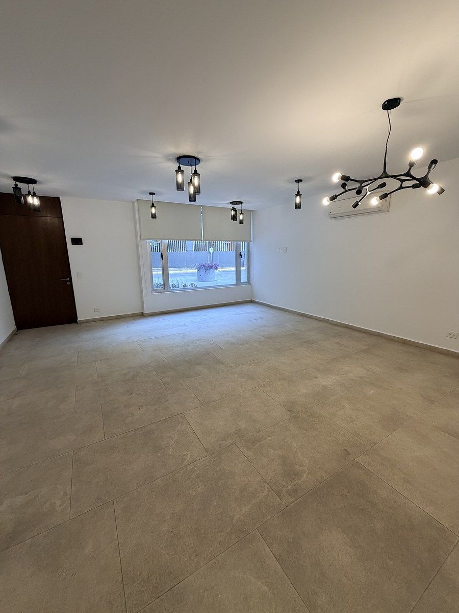 4 of 16: Area Social