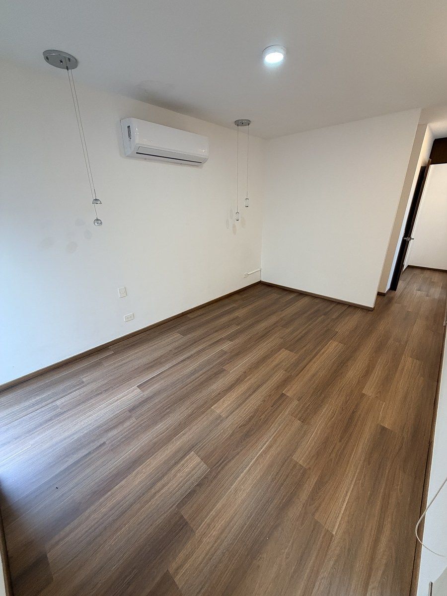 5 of 16: Cuarto Principal