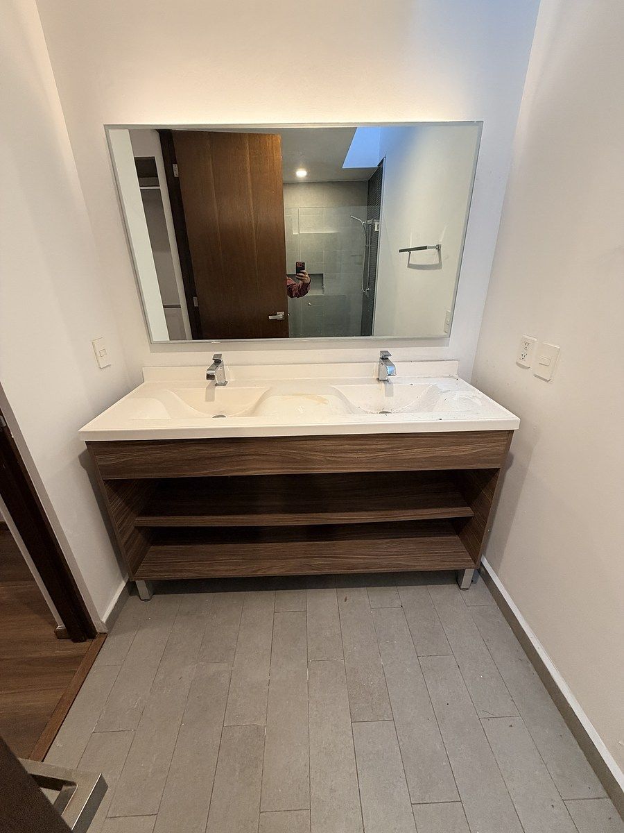 7 of 16: Baño Principal