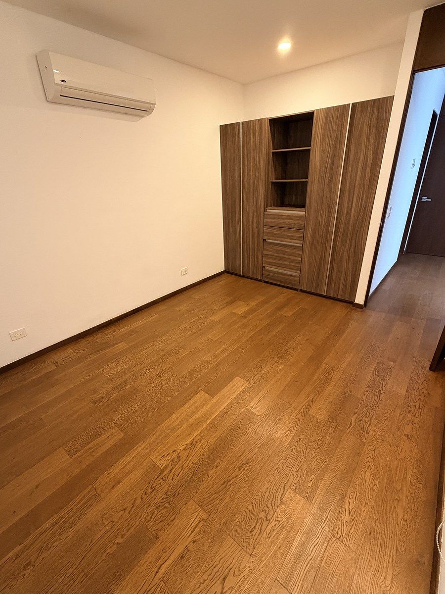 8 of 16: Cuarto Secundario