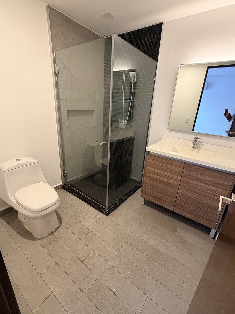 10 of 16: Baño Completo