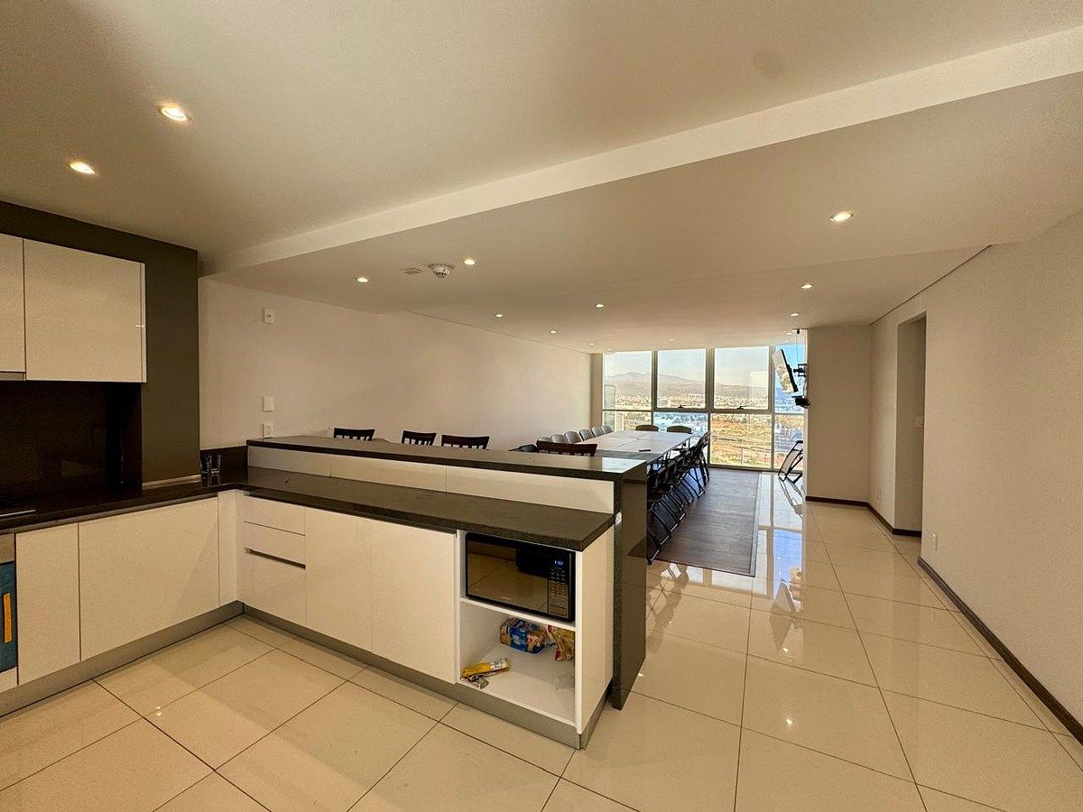 3 de 18: Cocina equipada con alacena