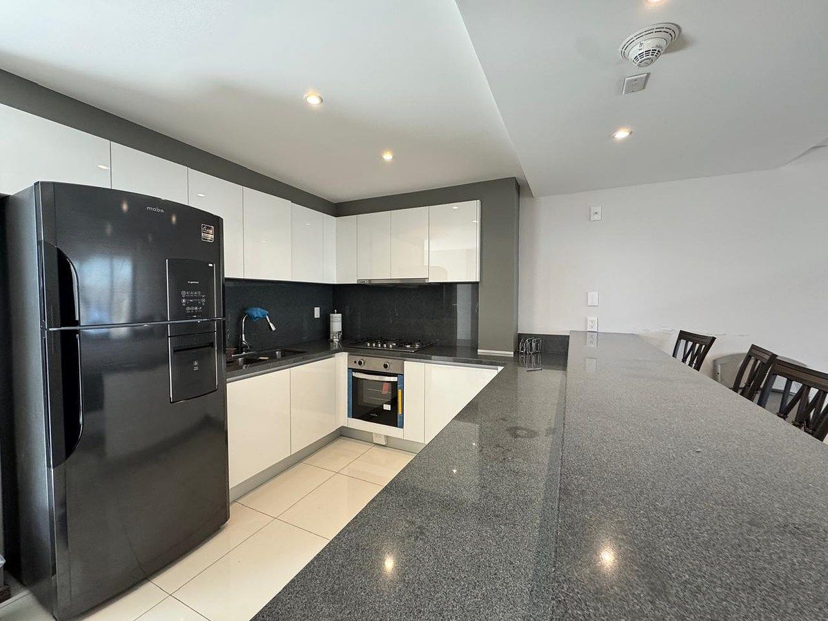 5 de 18: Cocina equipada con alacena