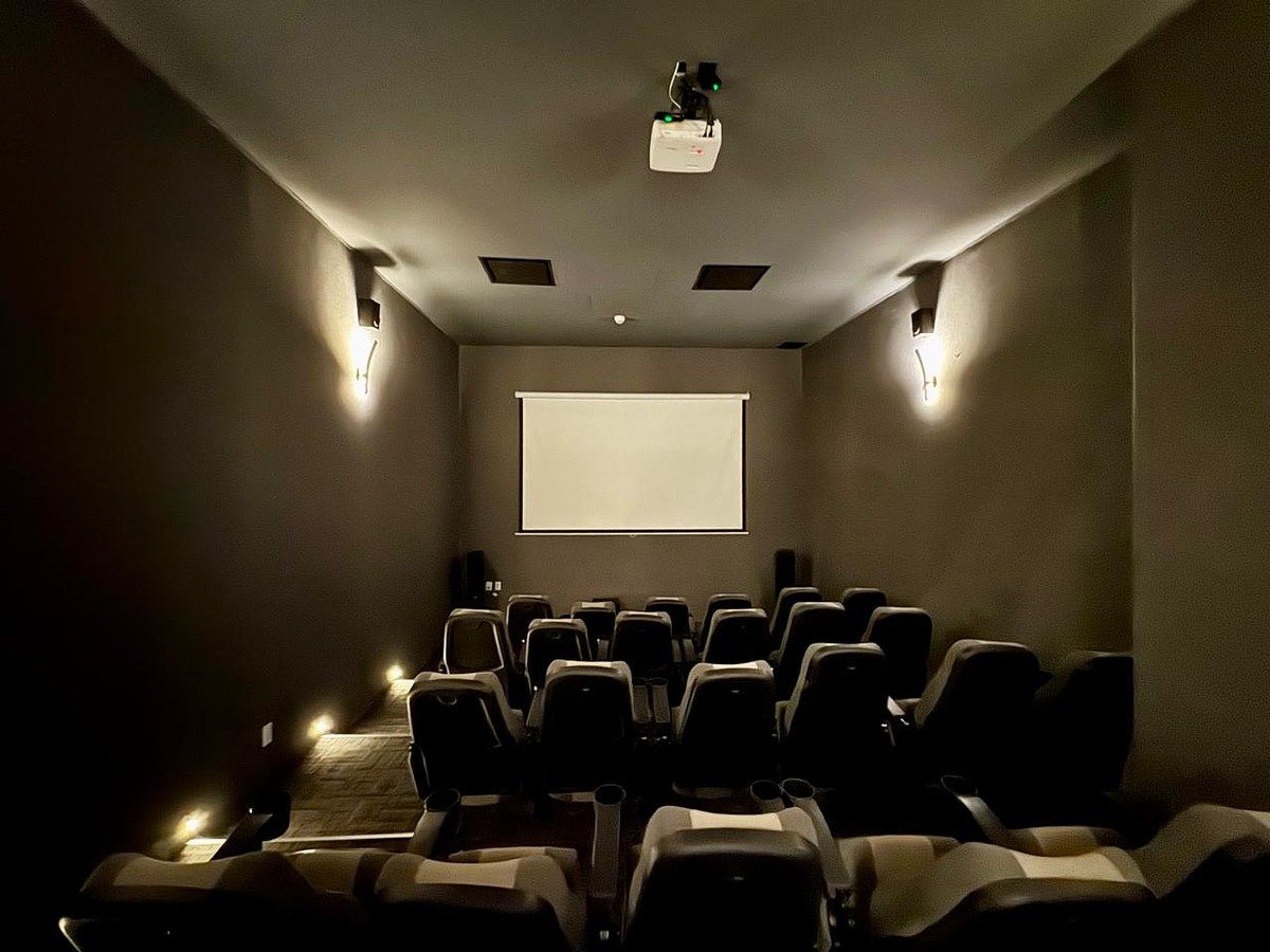 16 de 18: Sala de cine