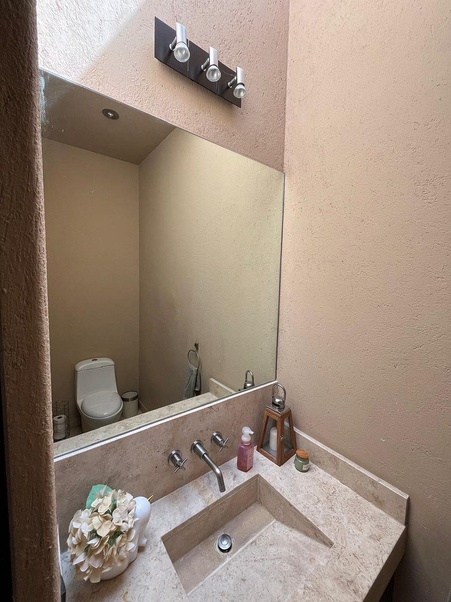 16 of 35: Baño de la recámara.