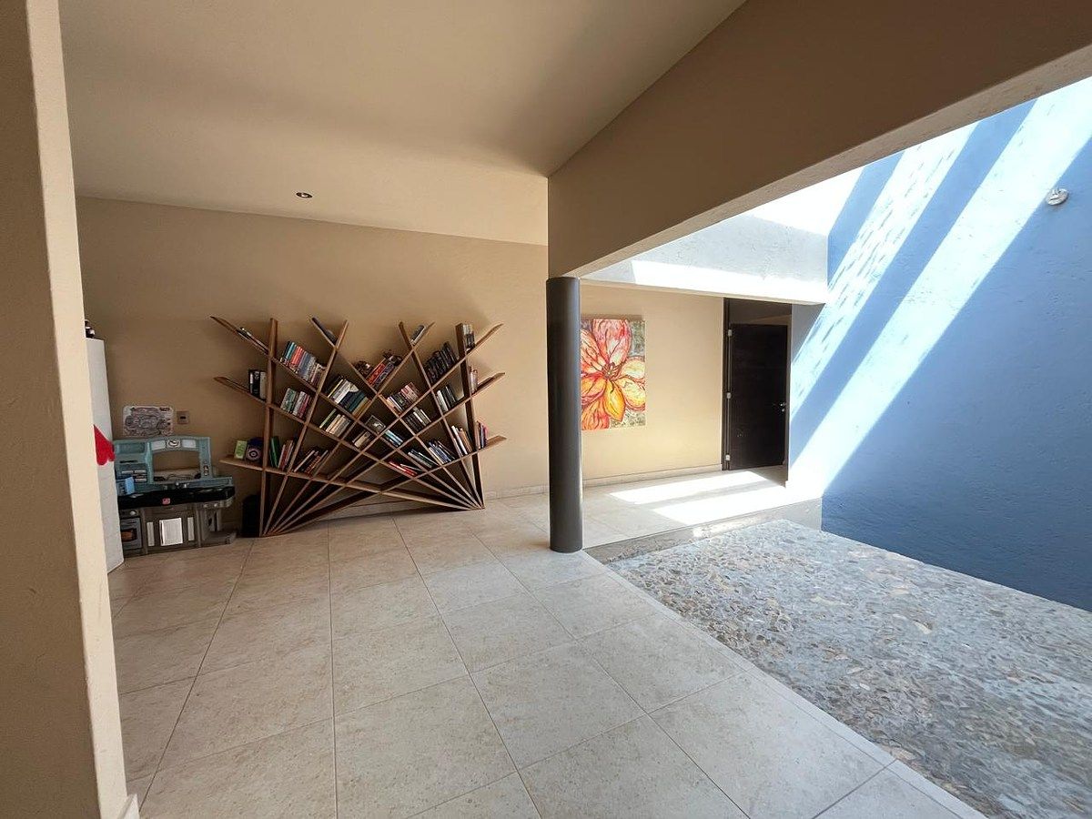 13 of 35: Acceso a espacios privados.