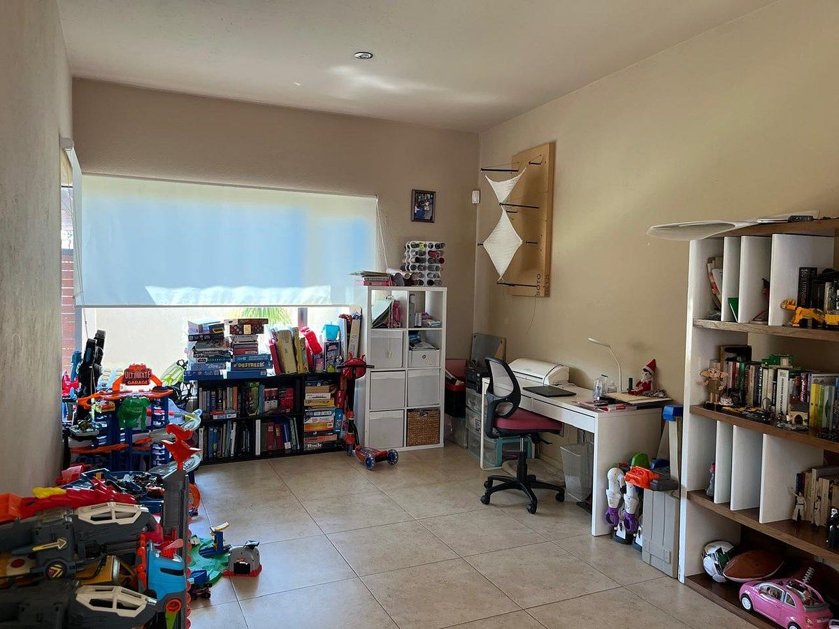 18 of 35: Área de juegos.