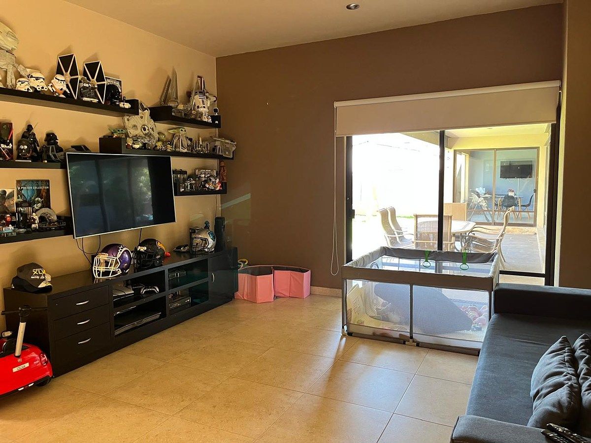 19 of 35: Área de televisión.