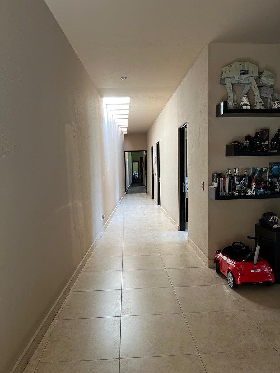 20 of 35: Pasillo a recámaras.