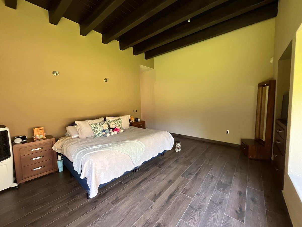 26 of 35: Segunda vista de recámara principal.