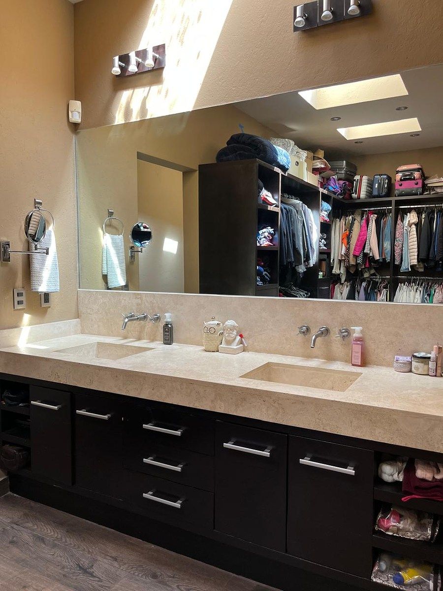 27 of 35: Baño de la recámara principal.