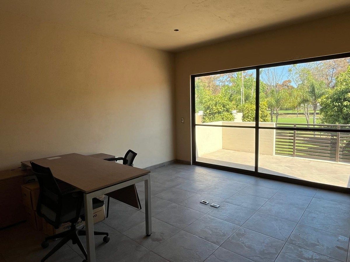 32 of 35: Oficina o departamento independiente.