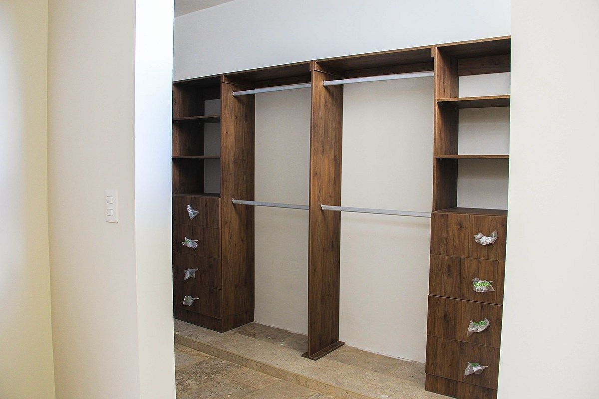 7 de 24: Closet Recámara en Planta Baja