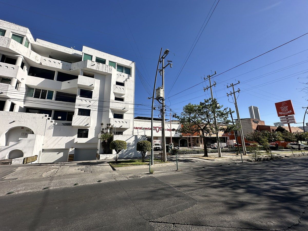 2 de 32: Ubicado q un lado de Goiti y Carniceria