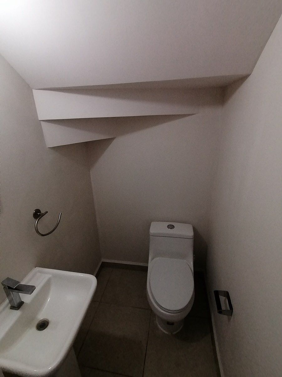 5 de 16: Baño de visitas