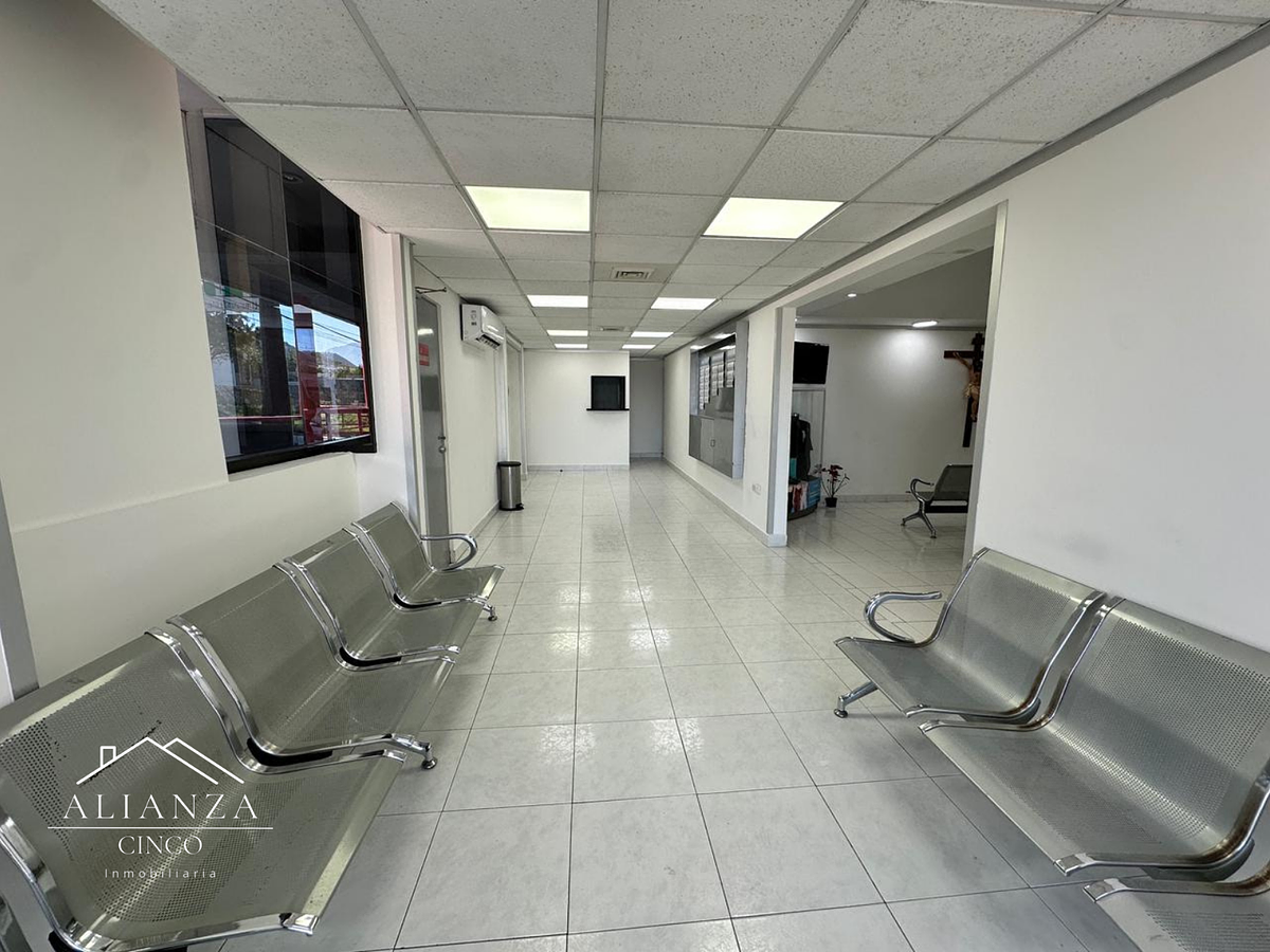 Clinic with operating rooms, offices, rooms near San José Hospital - foto 3