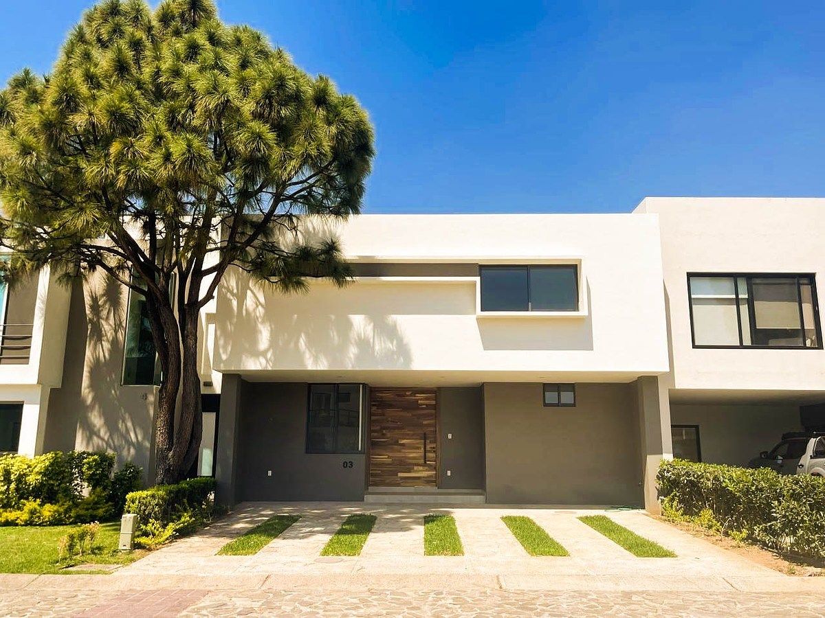 2 de 49: FACHADA FRONTAL