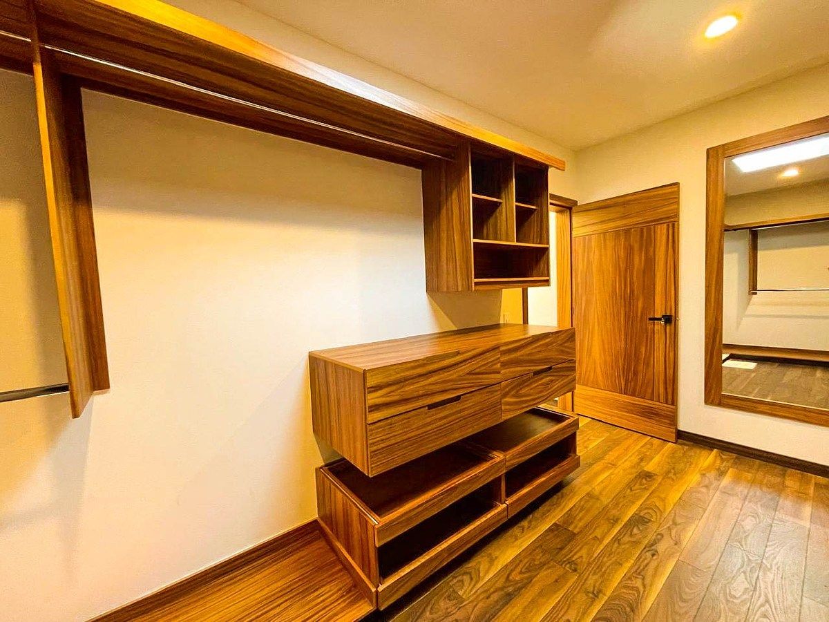 35 de 49: VESTIDOR 2