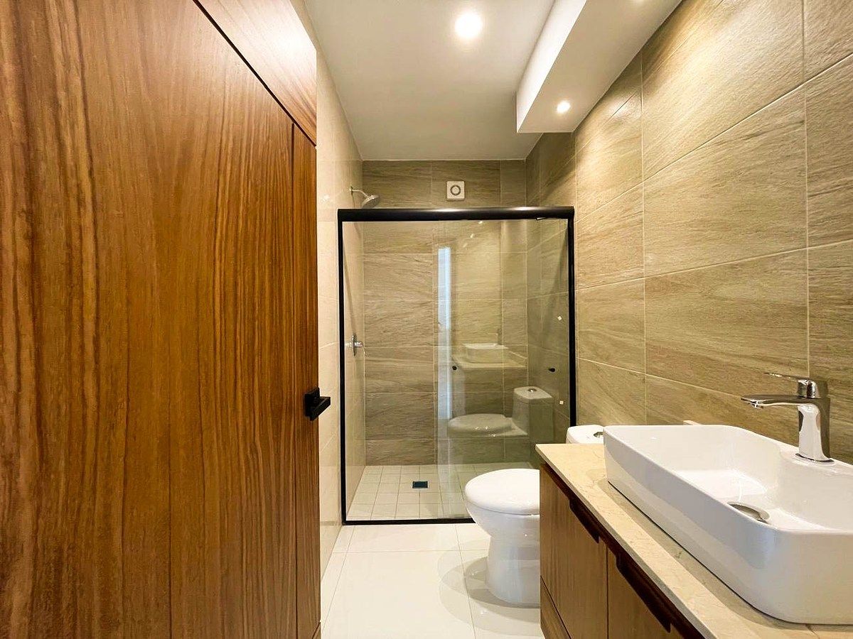 19 de 49: BAÑO VISITAS