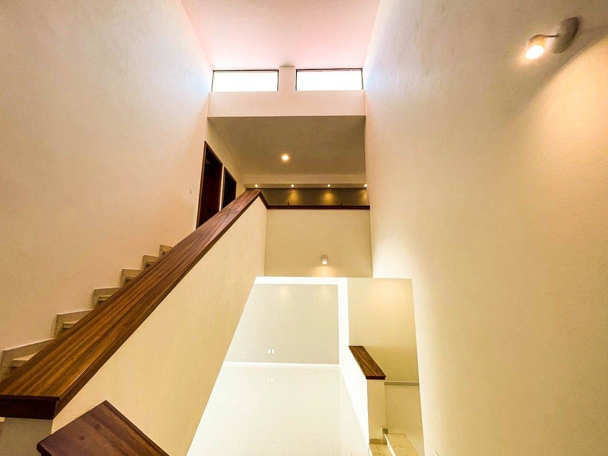 10 de 49: DESDE EL DESCANSO DE LA ESCALERA