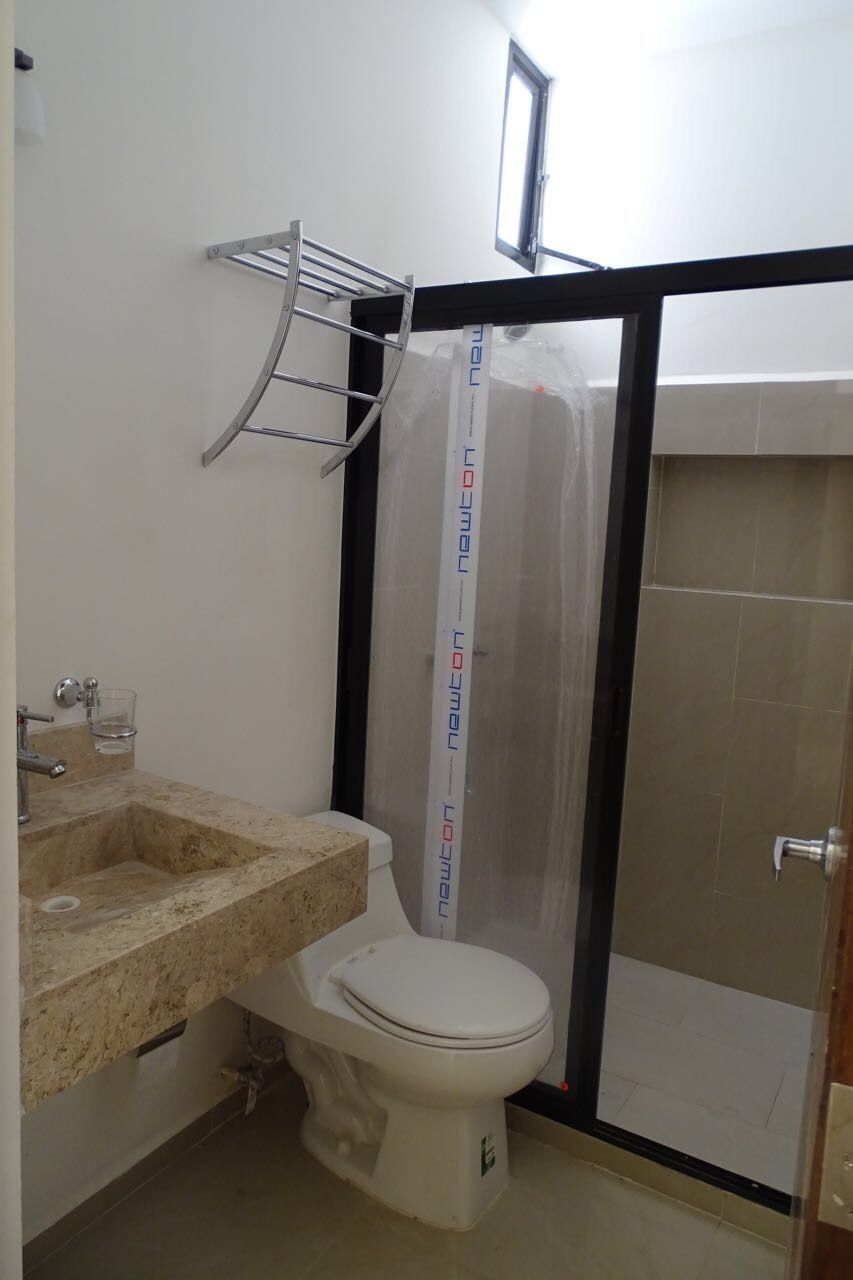 3 de 28: baños vestidos ,
