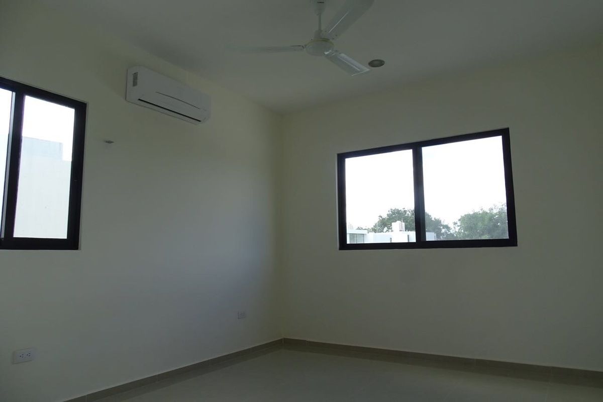 5 de 28: Recamara en planta alta .
ventiladores.