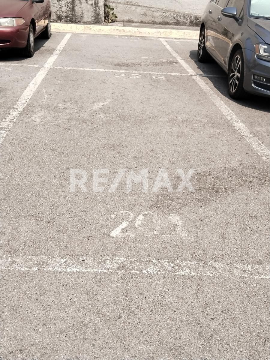 21 de 22: 2 Cajones de estacionamiento