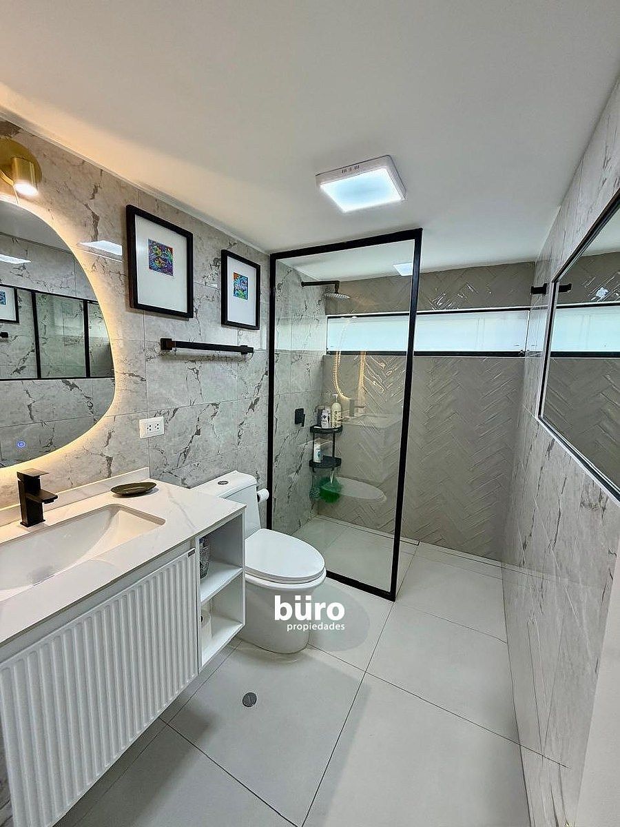 10 de 16: Baño Incorporado del Dormitorio Secundario