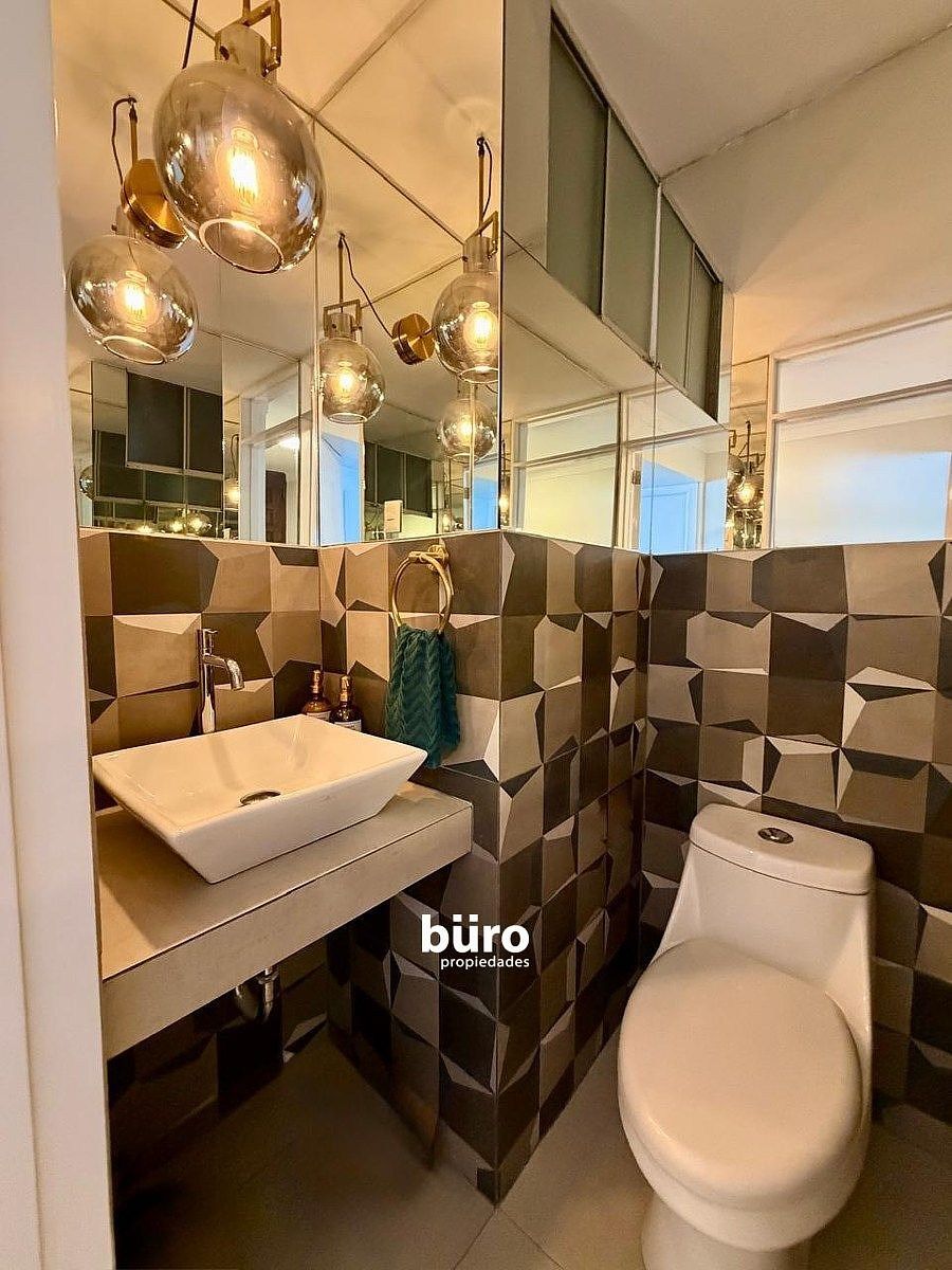 13 de 16: Baño de Visita
