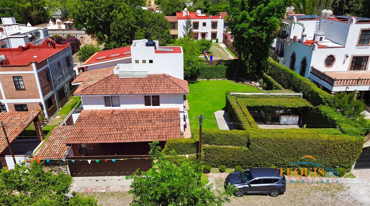 Casa en Venta con Jacuzzi en Fraccionamiento los Claustros Tequisquiapan | Aromo