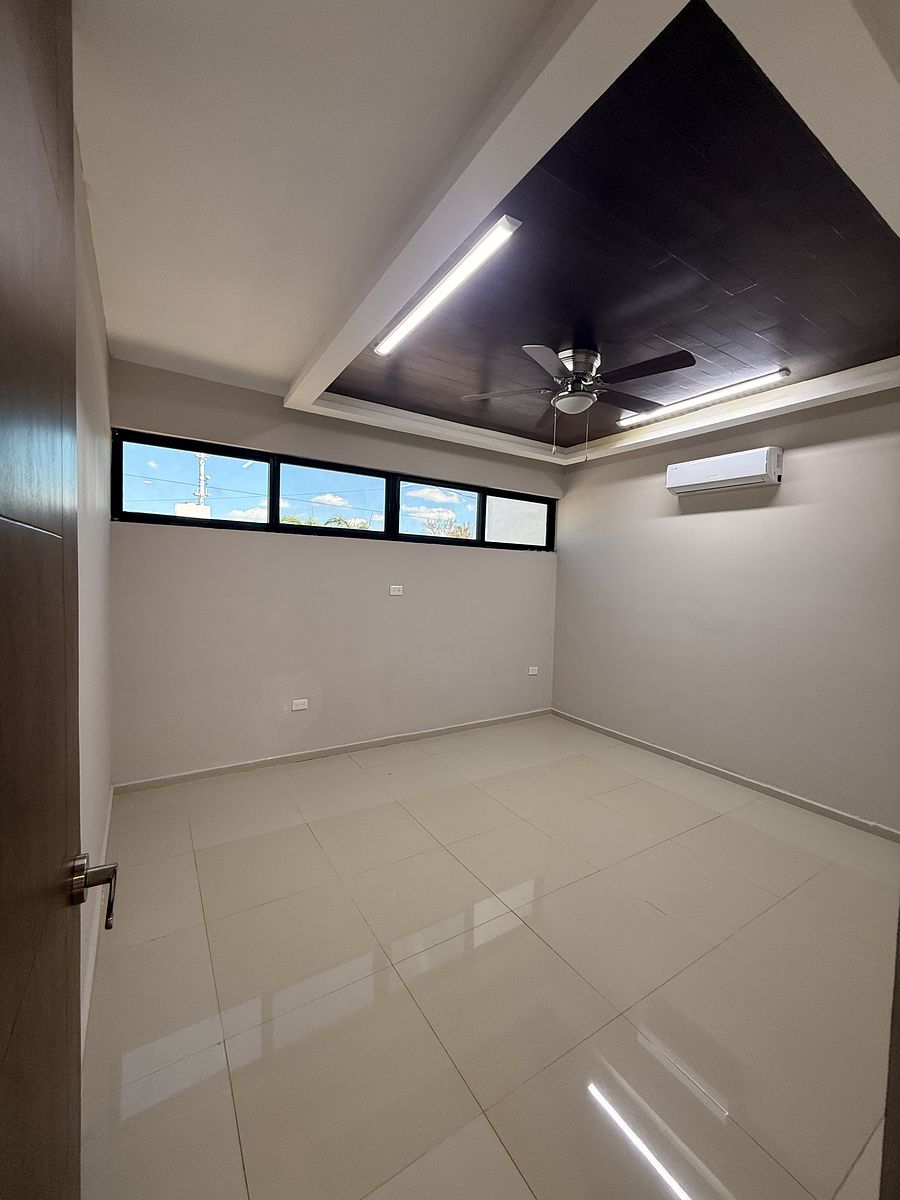 5 of 11: recamara principal con closet vestidor