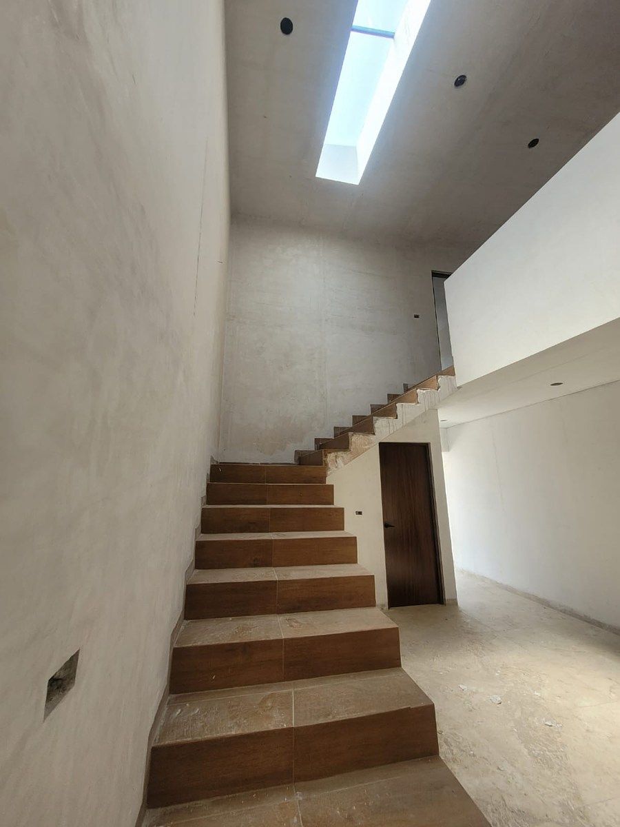Escaleras doble altura y entrada de luz natural, foto 4 de 16