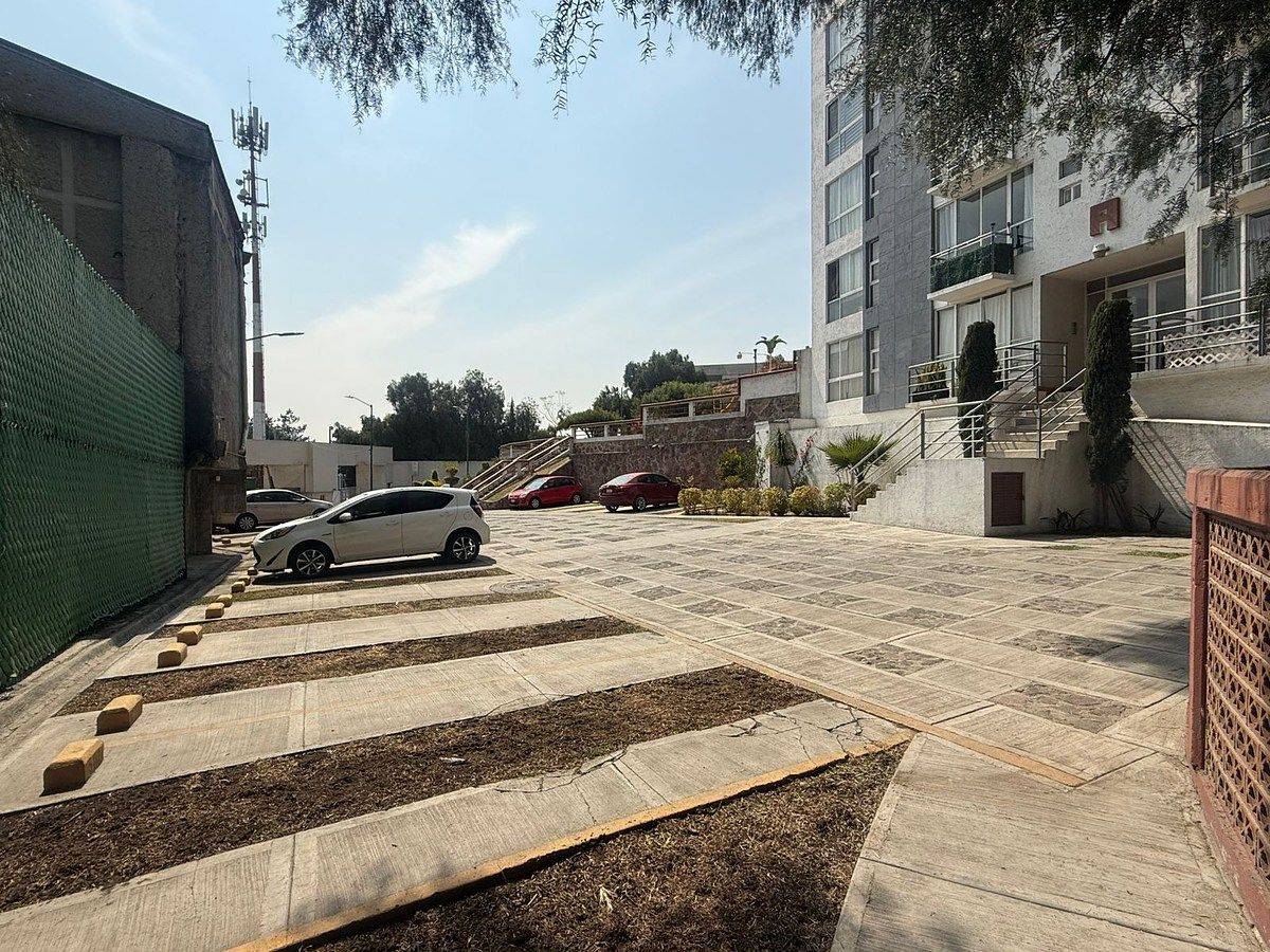 11 de 13: Estacionamiento