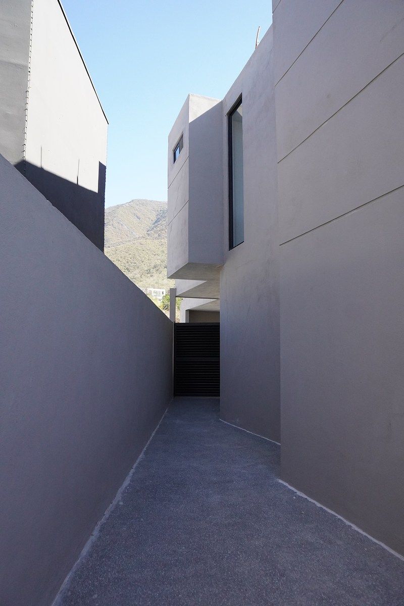 7 de 15: Pasillo Entrada-Patio