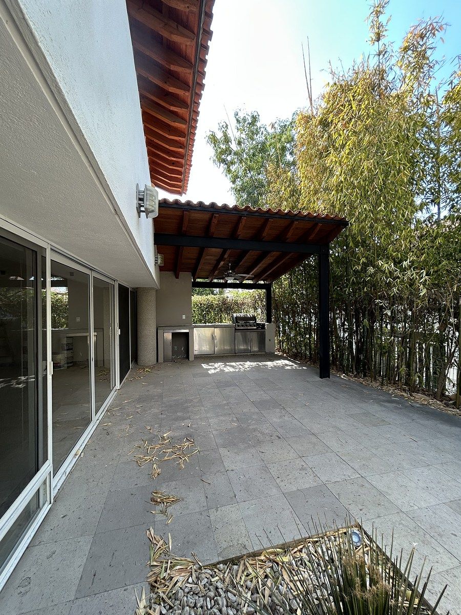 2 de 16: Terraza amplia posterior