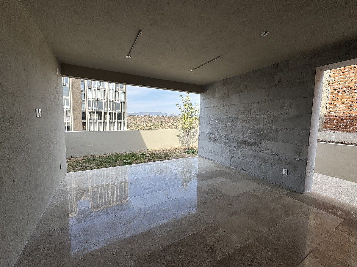 13 de 27: Terraza techada con vistas a la reserva