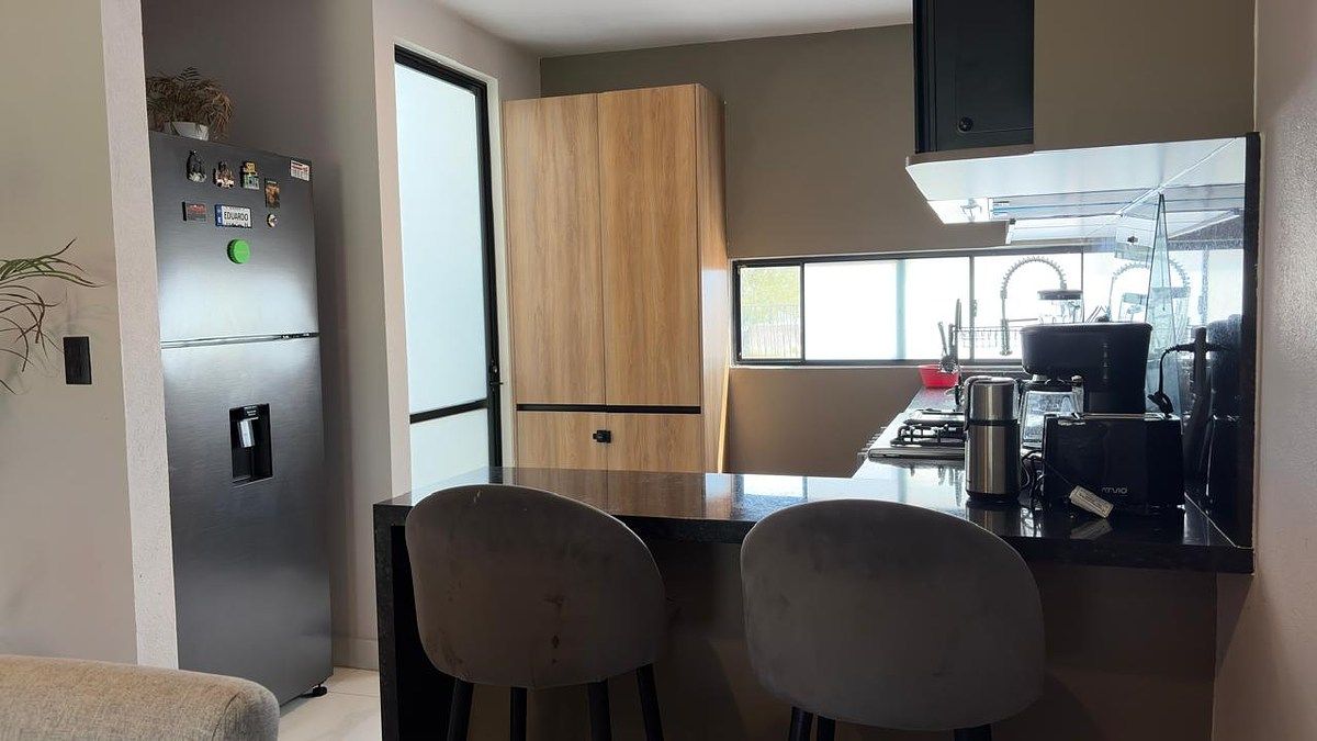 8 de 34: cocina con acceso a área de lavado