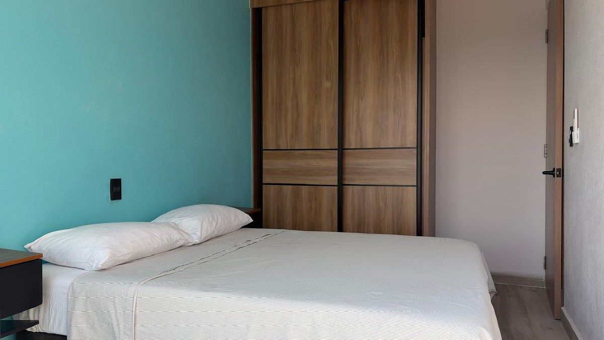 16 de 34: recámara secundaria con balcón