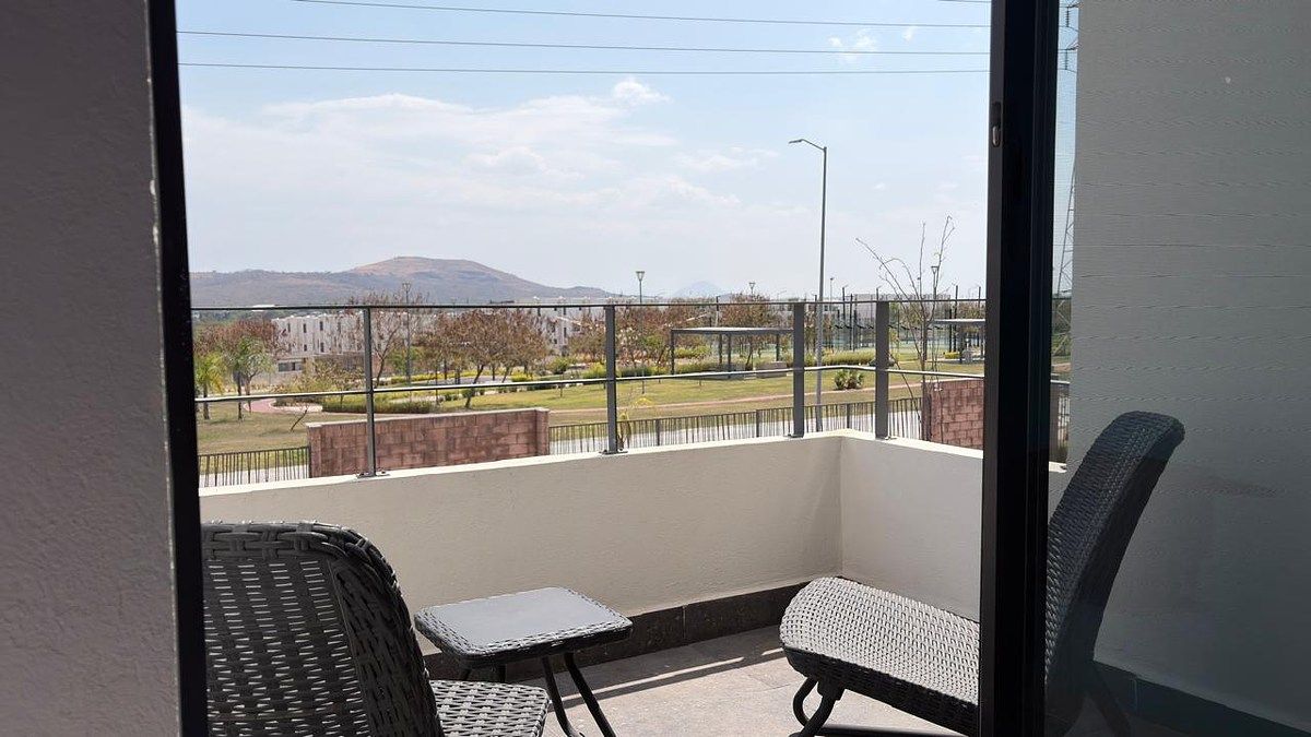 17 de 34: balcón recámara secundaria