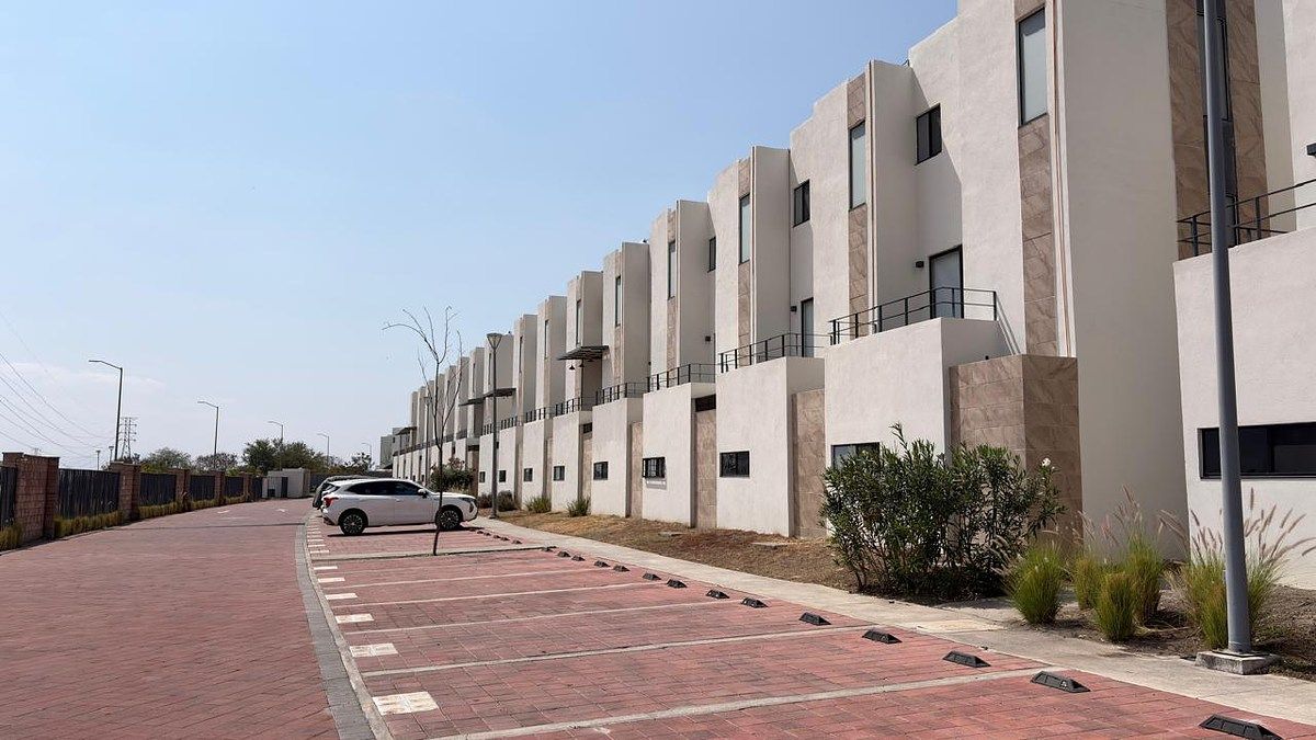 25 de 34: estacionamiento